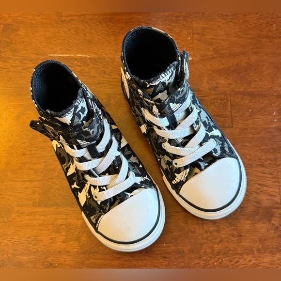 CONVERSE Chuck Taylor All Star Shark Bite Easy-On Toddler Sz 10✨ - Picture 2 of 6
